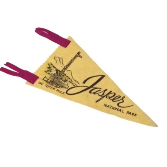 Vintage Felt Totem Pole Pennant & Cartoon Bear Badge Jasper National Park Canada - Picture 5 of 6